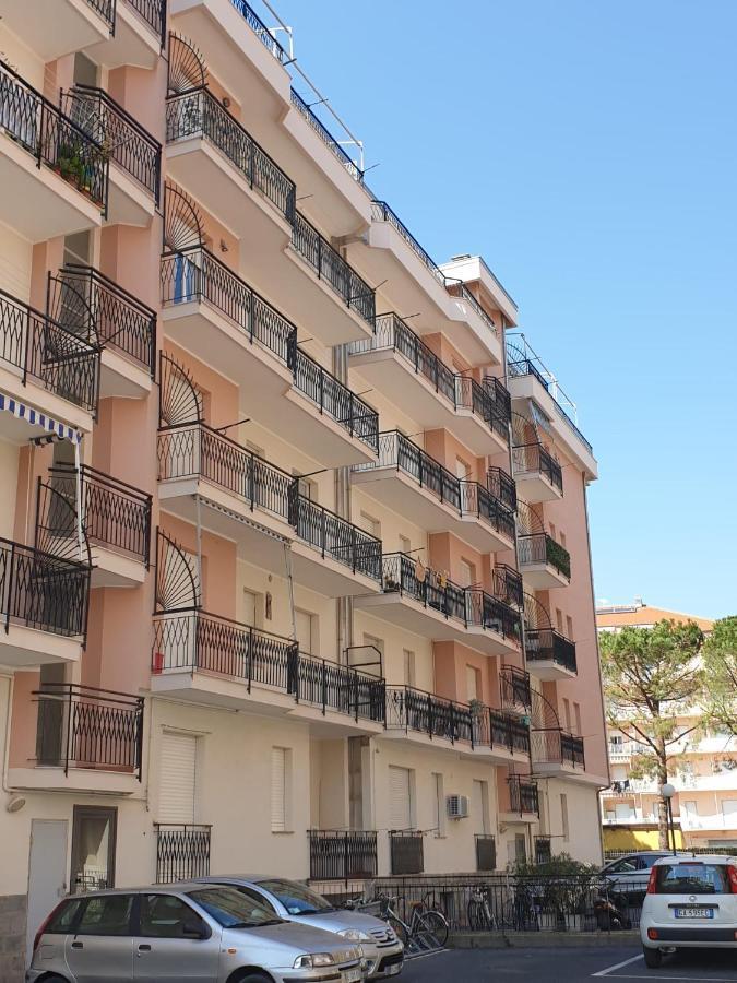 Albenga Sul Mare Famiglie Ed Amici Fino 10 Posti Lejlighed Eksteriør billede